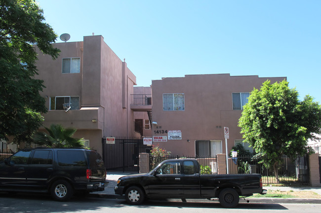 14232 Erwin St in Van Nuys, CA - Foto de edificio - Building Photo