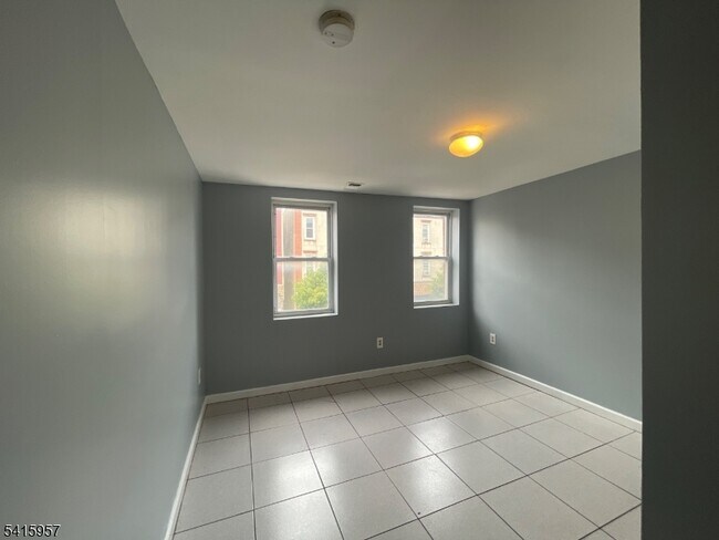 87 1st St in Elizabeth, NJ - Building Photo - Building Photo