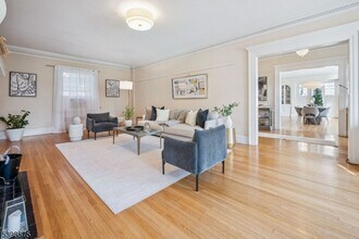 258 Ridgewood Ave in Glen Ridge, NJ - Foto de edificio - Building Photo