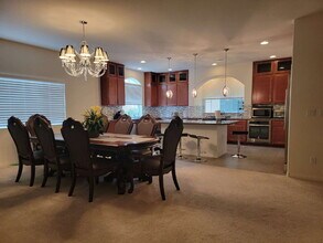 8137 Crimson Creek Ct in Las Vegas, NV - Building Photo - Building Photo