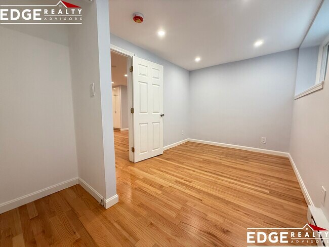 39 Englewood Ave, Unit 6 in Boston, MA - Foto de edificio - Building Photo