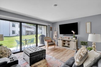 39 Candlewood Dr in South Windsor, CT - Building Photo - Building Photo
