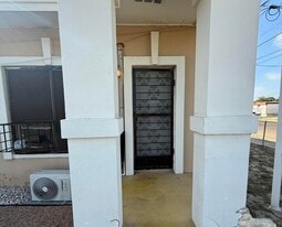 3315 San Agustin Ave in Laredo, TX - Building Photo