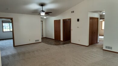 120 Copper Village Cir in Mankato, MN - Foto de edificio - Building Photo