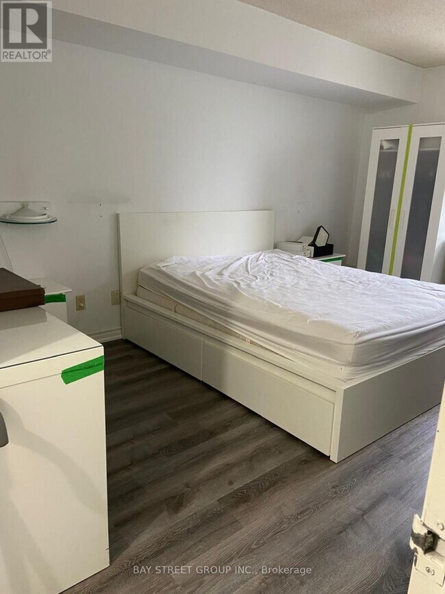 4 Park Vista in Toronto, ON - Building Photo - Building Photo