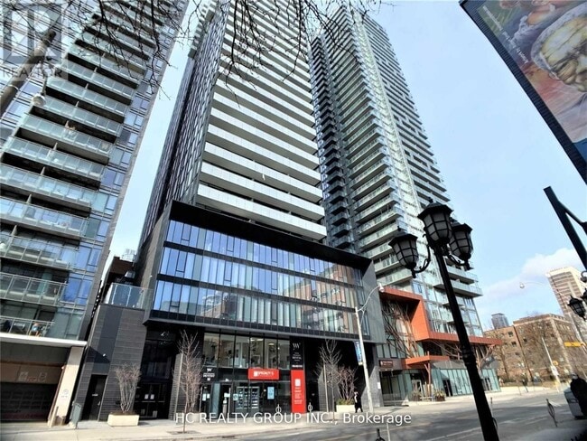 28 Wellesley St E in Toronto, ON - Building Photo - Building Photo