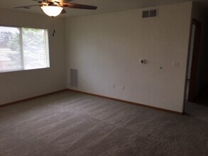 2003 Zimmer Dr, Unit D in Manitowoc, WI - Building Photo - Building Photo