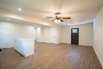2009 E Cherry St in Sherman, TX - Building Photo - Building Photo