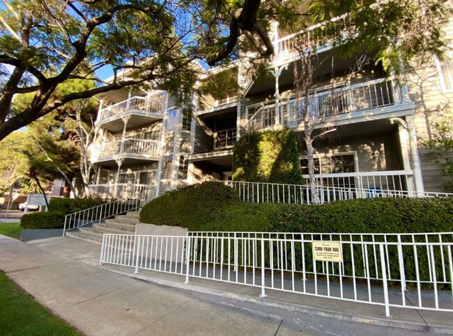 Charming Unit Available For Lease!! in Los Angeles, CA - Foto de edificio - Interior Photo