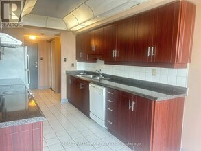 4725 Sheppard Ave E in Toronto, ON - Building Photo - Building Photo