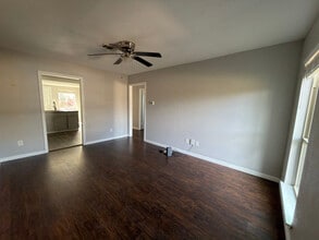 3011 FM2280 in Cleburne, TX - Foto de edificio - Building Photo