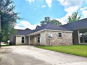1741 Twisted Oak Ln in Baton Rouge, LA - Building Photo - Building Photo