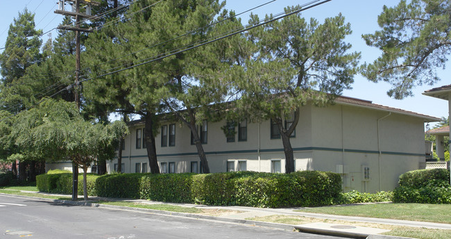 El Monte Apartments in Concord, CA - Foto de edificio - Building Photo