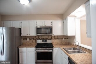 20978 Tobacco Square in Ashburn, VA - Building Photo - Building Photo