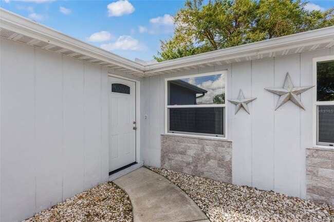 6120 Westport Dr in Port Richey, FL - Building Photo - Building Photo