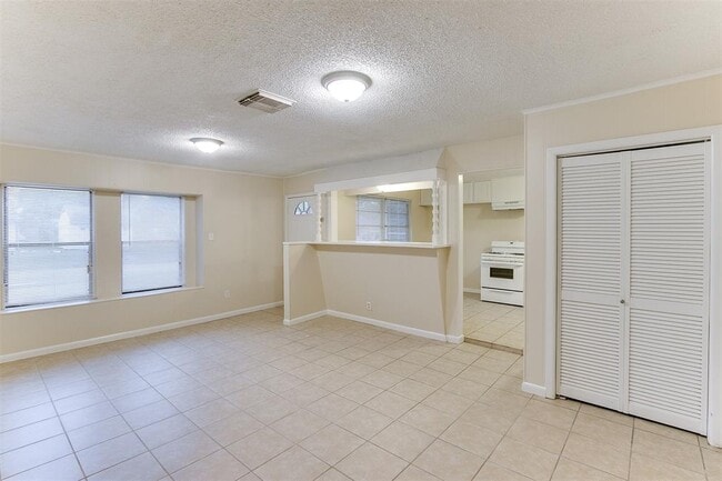 2406 Pomona Dr in Pasadena, TX - Building Photo - Building Photo