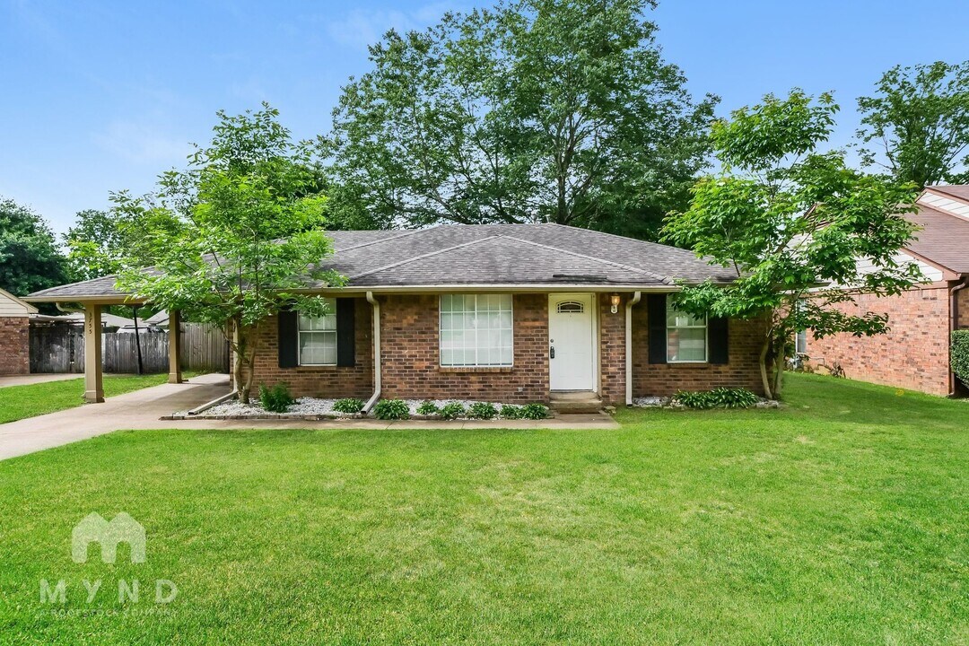 3755 Carroll Dr in Horn Lake, MS - Building Photo