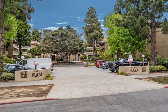 The Plaza Condominiums in San Diego, CA - Building Photo - Building Photo