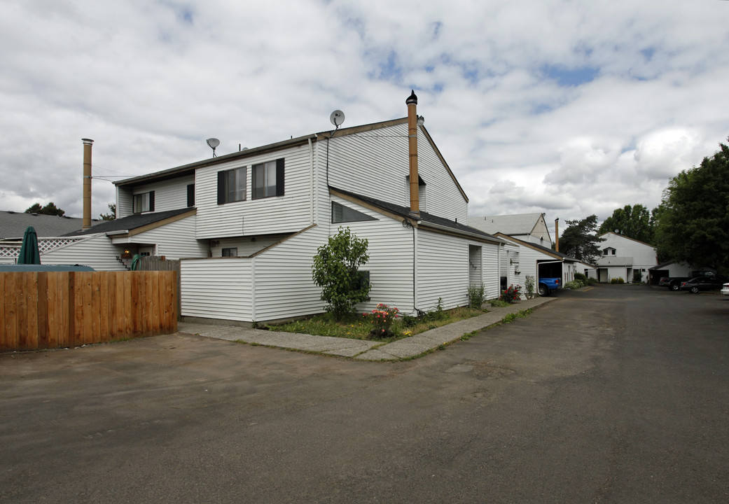 23113-23135 NE Arata Rd in Troutdale, OR - Building Photo