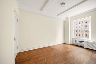 56 Pine St in New York, NY - Building Photo
