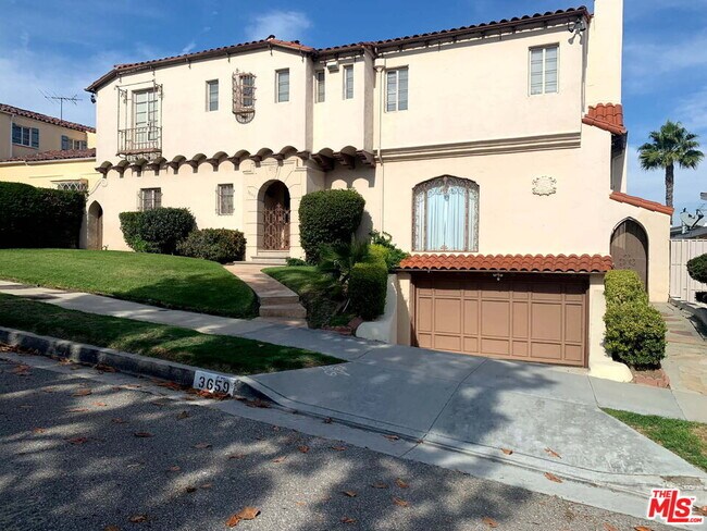 property at 3659 Aureola Blvd