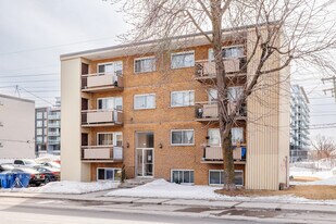 370 Ampère Av in Laval, QC - Building Photo