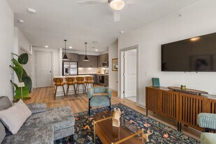 1301 Leah Ave, Unit SI FL1-ID1499099P in San Marcos, TX - Building Photo