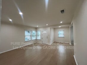 10306 Buford Ave in Lennox, CA - Foto de edificio - Building Photo