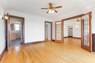 2352 N Spaulding Ave in Chicago, IL - Building Photo - Building Photo