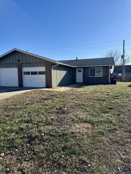 1011 W 29th Terrace in Lawrence, KS - Building Photo