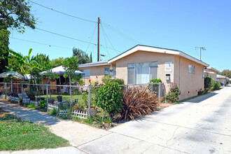 4933-4935 Live Oak St in Cudahy, CA - Building Photo - Building Photo