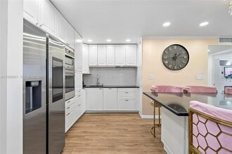 600 Three Islands Boulevard in Hallandale Beach, FL - Foto de edificio - Building Photo