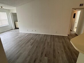 701 Vista Isles Dr in Plantation, FL - Building Photo - Building Photo