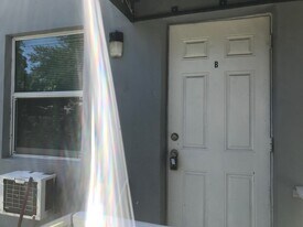 338 NW 96th St, Unit B in Miami, FL - Building Photo