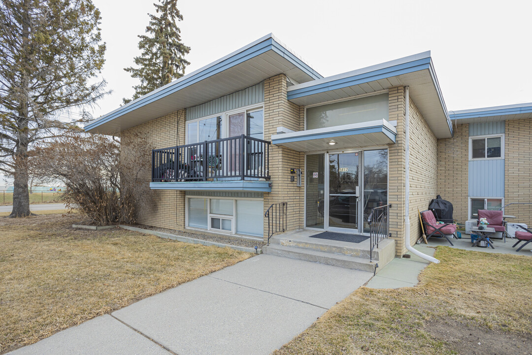 1612 Remington Rd NE in Calgary, AB - Building Photo