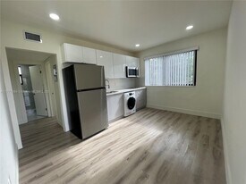1943 NW 2nd Ct in Miami, FL - Building Photo