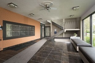 1030 Brazier Street in Winnipeg, MB - Building Photo