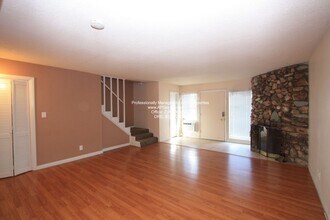 315 N Acacia Ave in Fullerton, CA - Foto de edificio - Building Photo