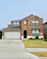 3913 Fitzgerald Ave in Aubrey, TX - Building Photo