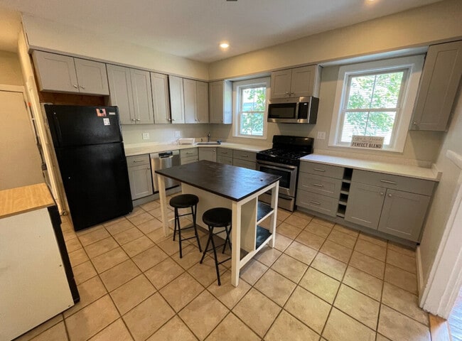 5 Durham St, Unit 2 in Somerville, MA - Foto de edificio - Building Photo