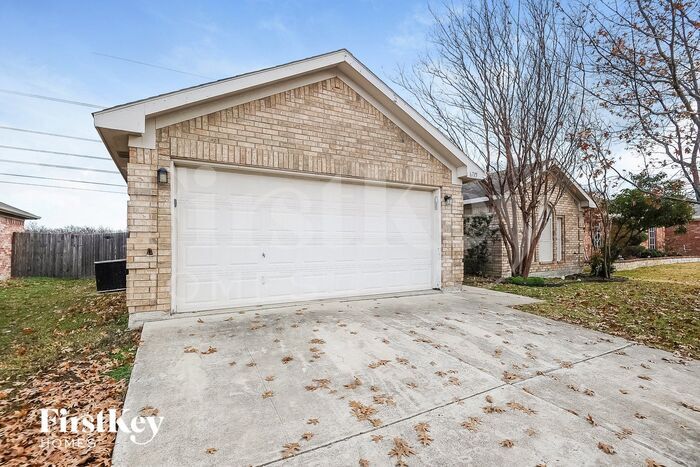 6715 White Tail Ln in Arlington, TX - Building Photo