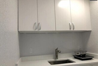 3532 N Dixie Hwy in Boca Raton, FL - Building Photo - Building Photo