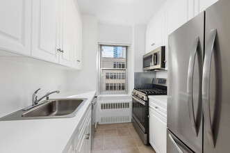 136 E 55th St in New York, NY - Building Photo - Building Photo