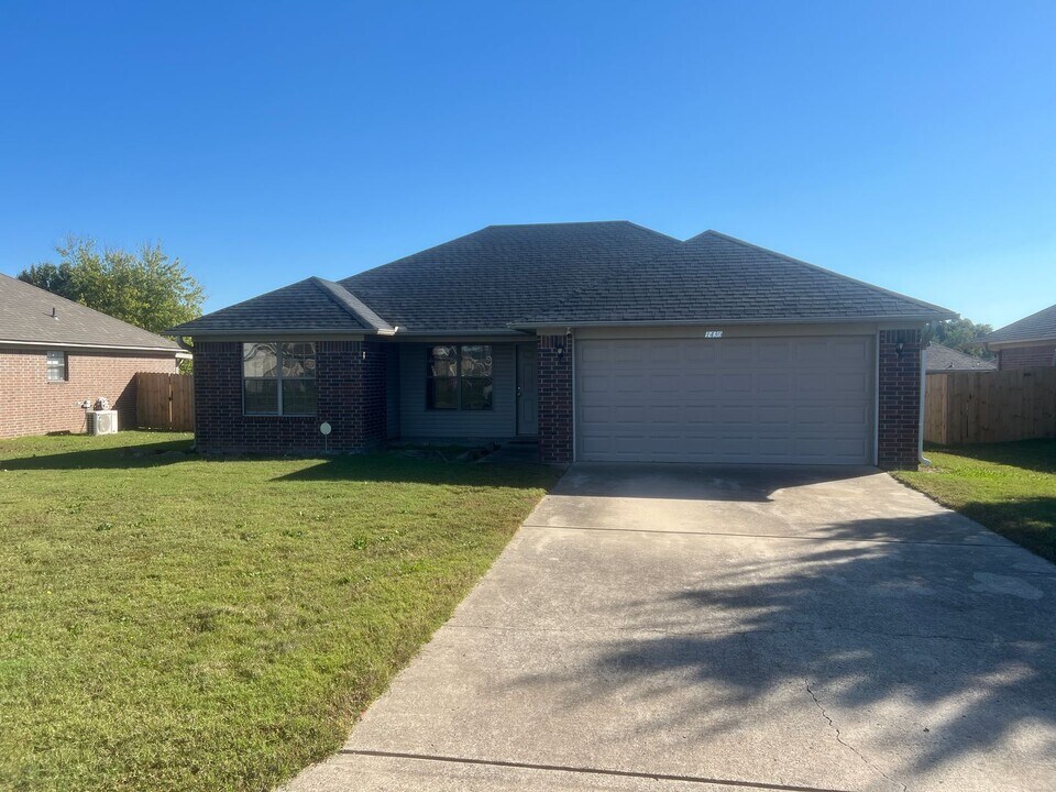 1430 Ola St in Conway, AR - Building Photo