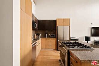 120 S Hewitt St in Los Angeles, CA - Building Photo - Building Photo