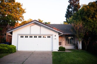 106 McNamee Dr in Folsom, CA - Building Photo - Building Photo