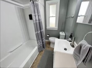 1708 11th Ave, Unit 1 in Moline, IL - Building Photo - Building Photo