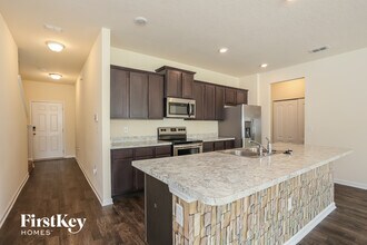 8315 Cape Fox Dr in Jacksonville, FL - Building Photo - Building Photo