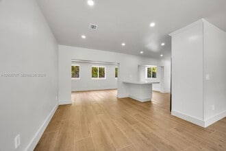 8760 SW 83rd St in Miami, FL - Building Photo - Building Photo