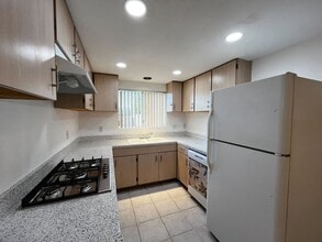 556 N 5th St in La Puente, CA - Foto de edificio - Building Photo